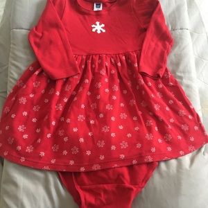 Gap Red Snowflake Christmas Holiday Dress With Red Shorts Girls 4 Years 4 XL
